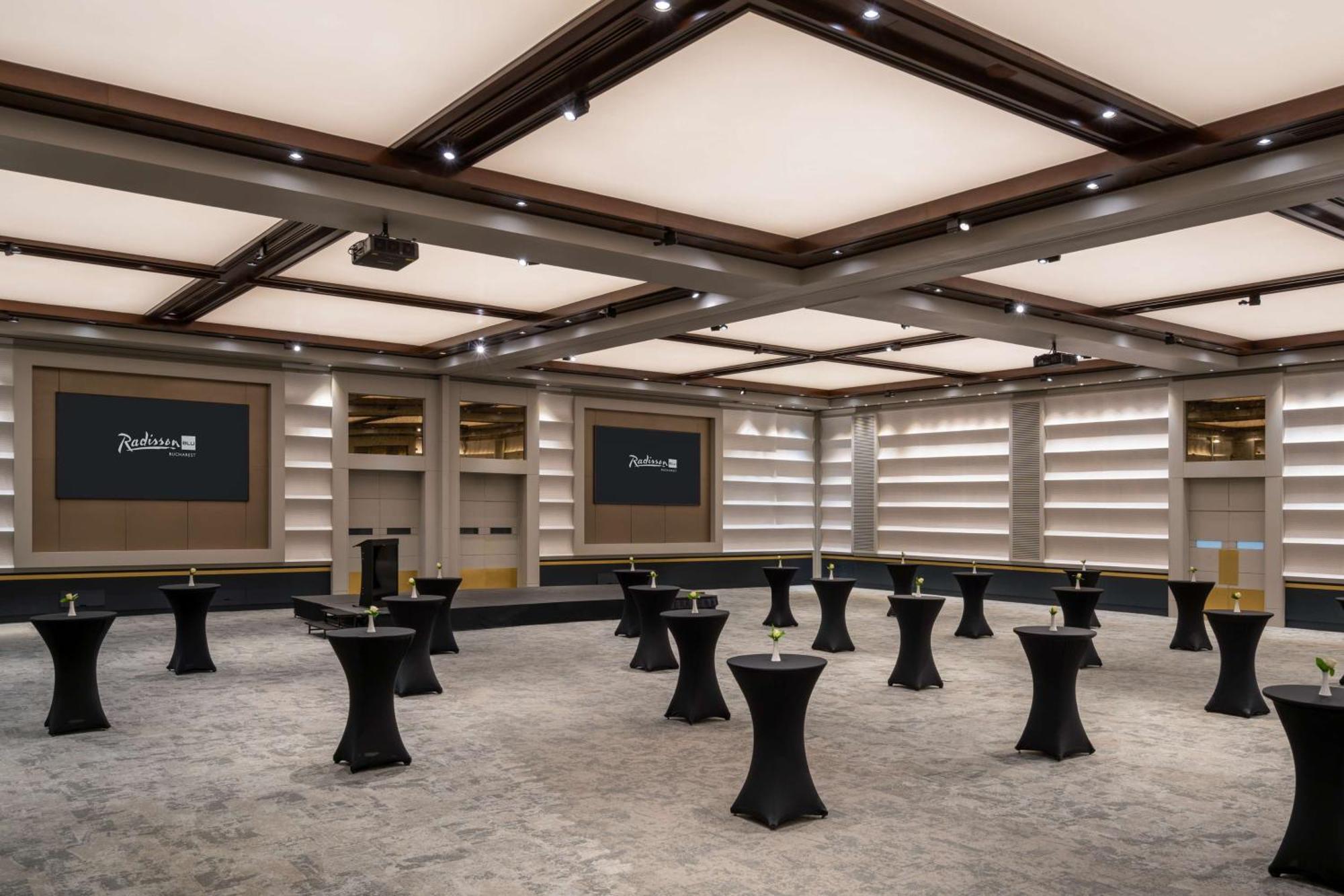래디슨 블루 호텔 부쿠레슈티 외부 사진 The interior of the new lounge